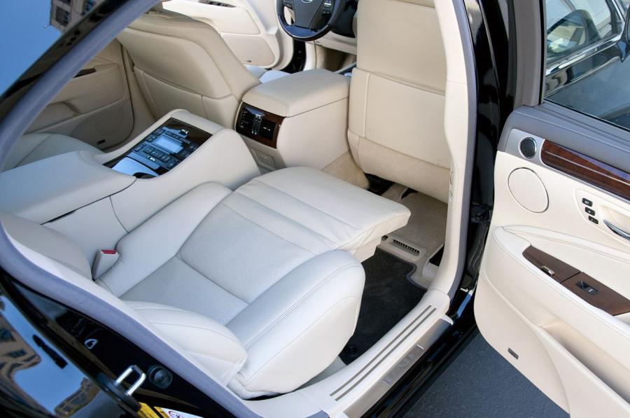  Lexus LS460 2013 года  (фото 12 из 111)